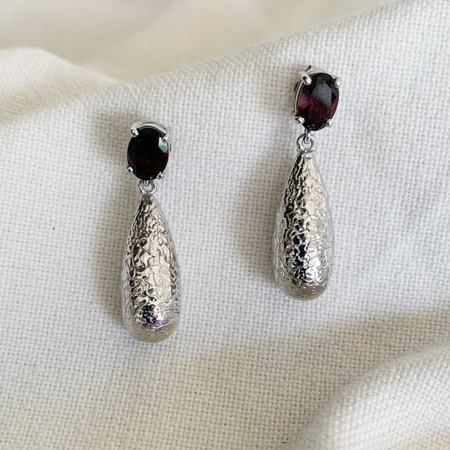 Black Spinal Drop Earrings