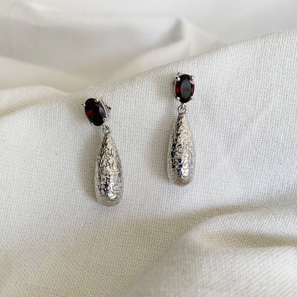 Black Spinal Drop Earrings