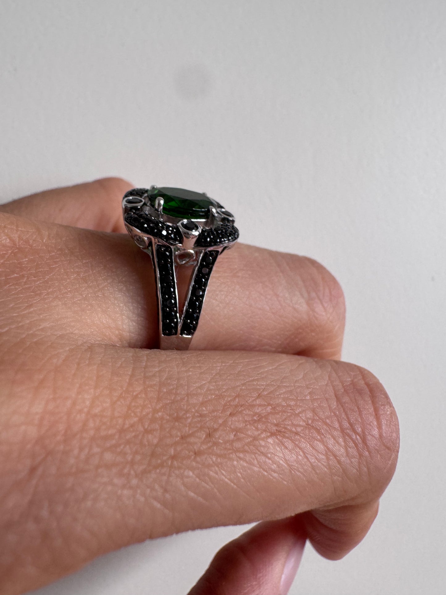 Chrome Diopside Oval Shape Ring with Black Spinel Round Genuine Gemstone in 925 Sterling Silver