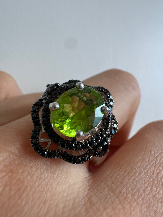 Peridot Oval Shape Ring with Black Spinel Round Genuine Gemstone in 925 Sterling Silver