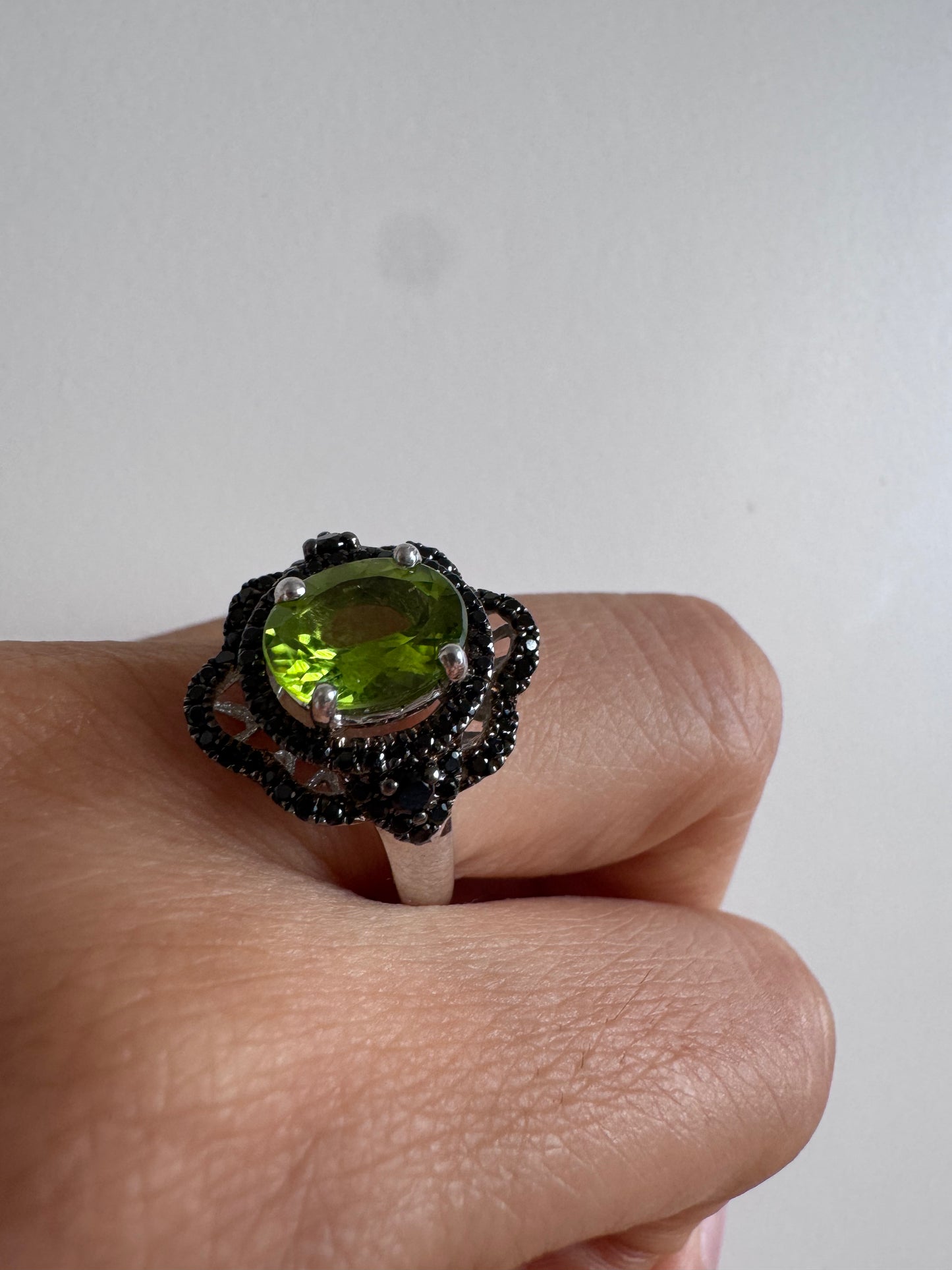 Peridot Oval Shape Ring with Black Spinel Round Genuine Gemstone in 925 Sterling Silver