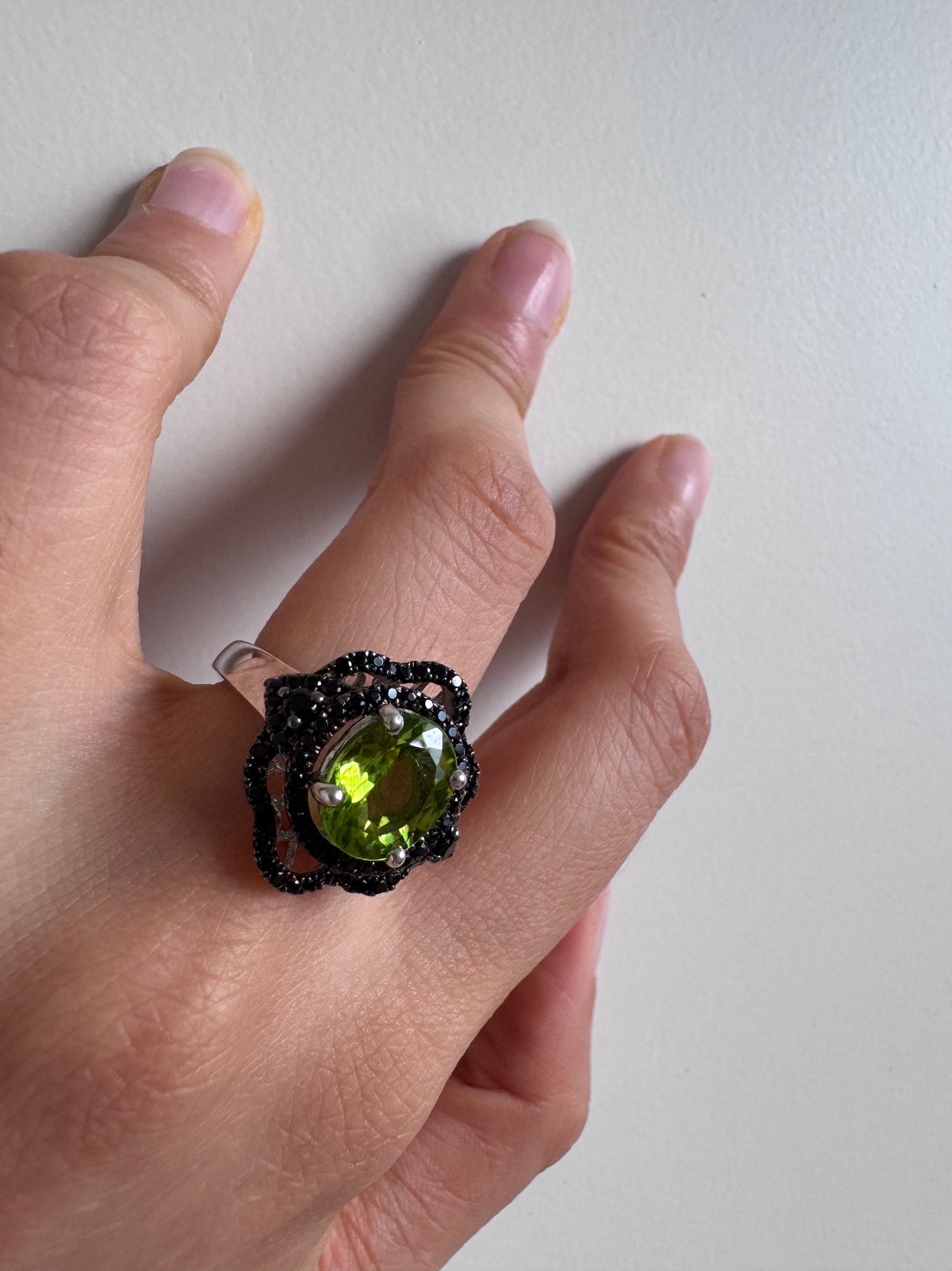 Peridot Oval Shape Ring with Black Spinel Round Genuine Gemstone in 925 Sterling Silver