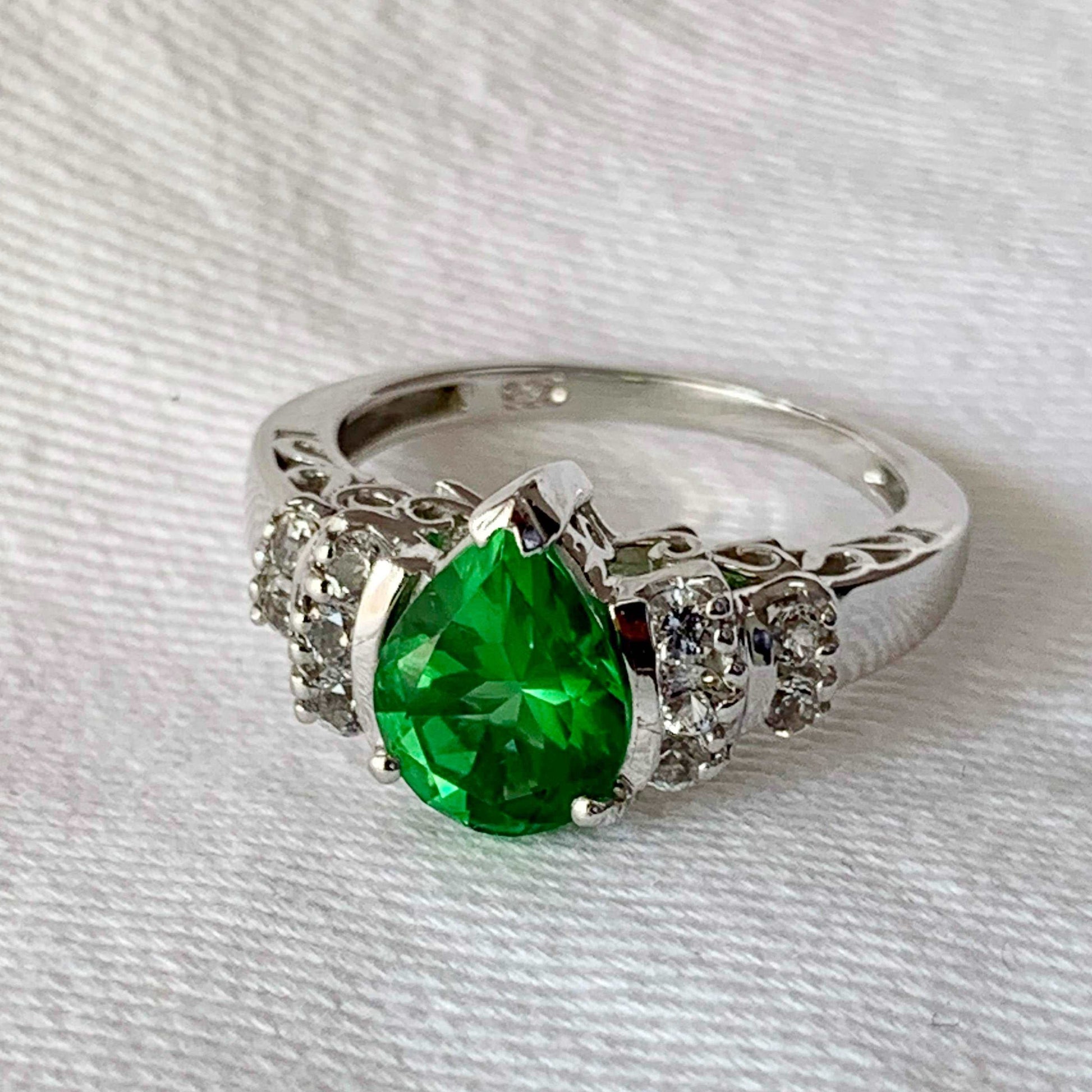 Pear 1.61 Ctw Green Cz 925 Sterling Silver Women Solitaire Accents Ring