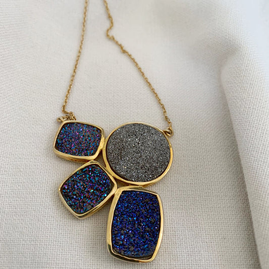 Druzy Quartz Gemstone Necklace .