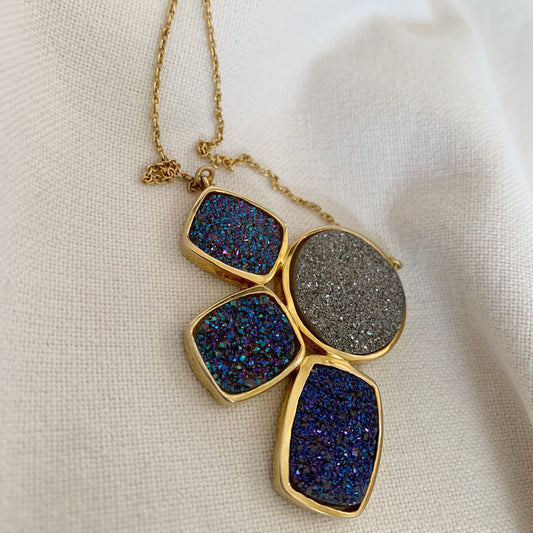 Druzy Quartz Gemstone Necklace .