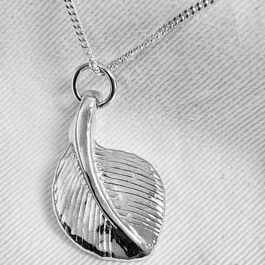 925 Sterling Silver Leaf Pendant Pear Shape Chain Necklace